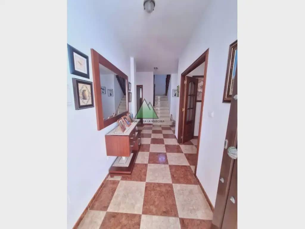 4 slaapkamer Huis te koop in Villanueva de Algaidas met garage - € 219.000 (Ref: 10147382)