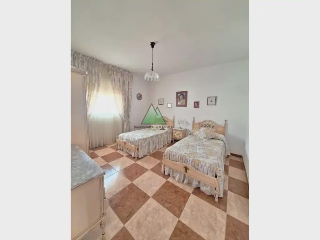 4 slaapkamer Huis te koop in Villanueva de Algaidas met garage - € 219.000 (Ref: 10147382)