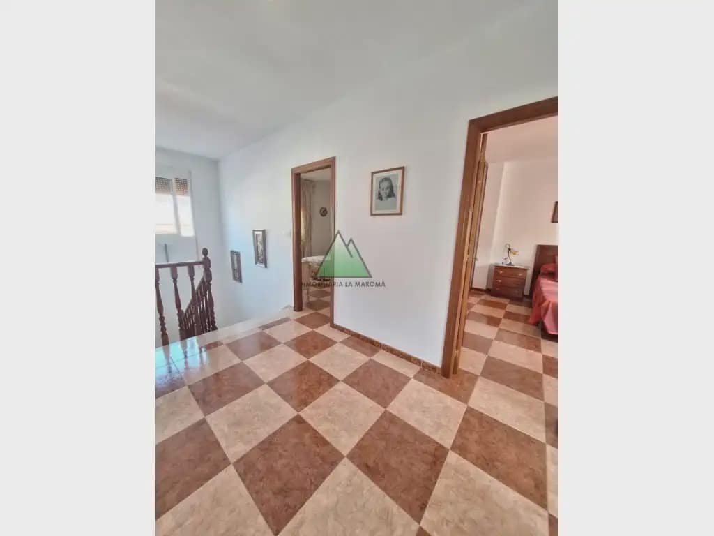 4 slaapkamer Huis te koop in Villanueva de Algaidas met garage - € 219.000 (Ref: 10147382)