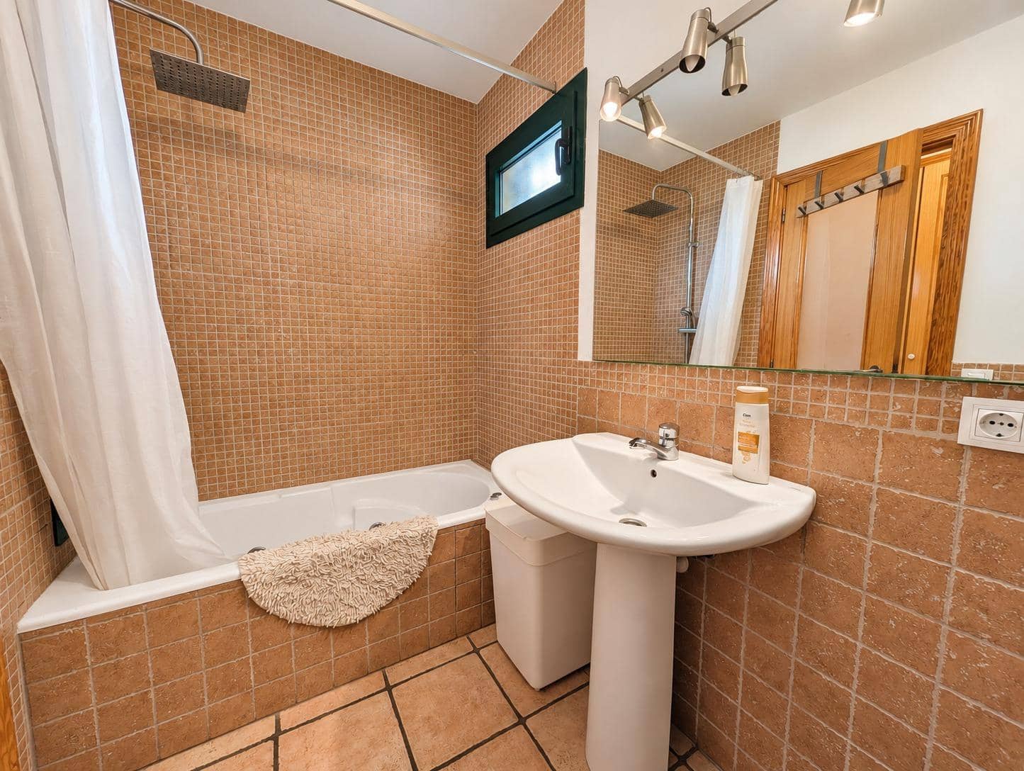 1 bedroom Apartment for rent in Denia with pool - € 850 (Ref: 10157978)