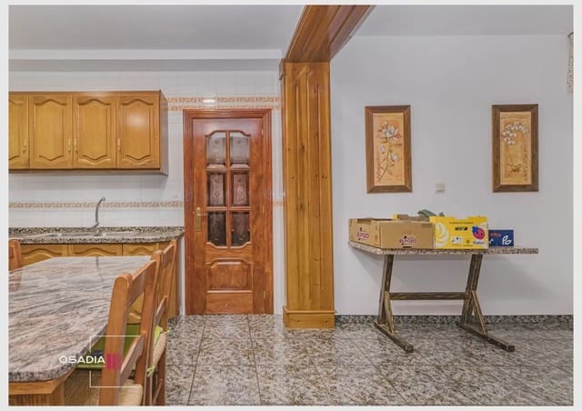 4 quarto Moradia Geminada para venda em Alomartes, Illora com garagem - 239 900 € (Ref: 10100624)