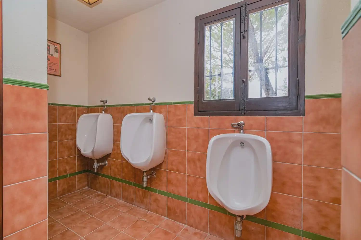 Local Commercial à vendre à Huetor Vega - 1 500 000 € (Ref: 10100625)