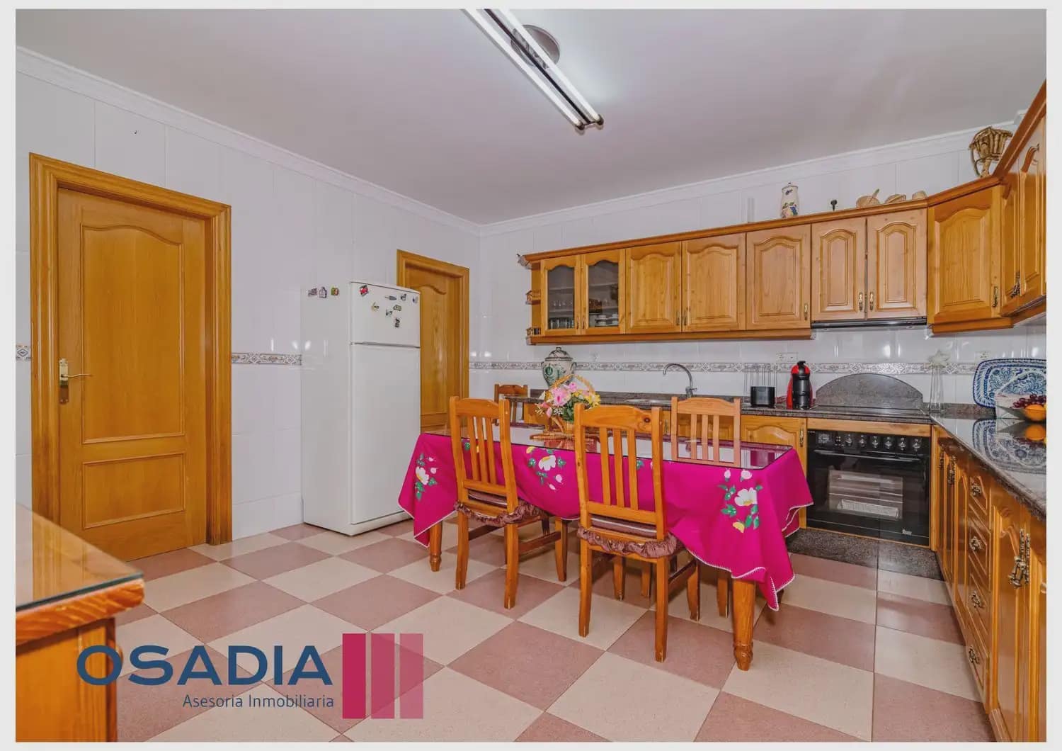 4 bedroom Villa for sale in Fuente Vaqueros with pool garage - € 590,000 (Ref: 10100650)