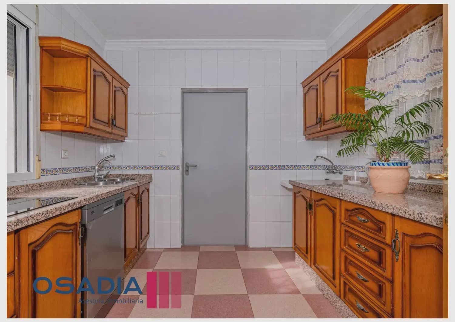 4 bedroom Villa for sale in Fuente Vaqueros with pool garage - € 590,000 (Ref: 10100650)