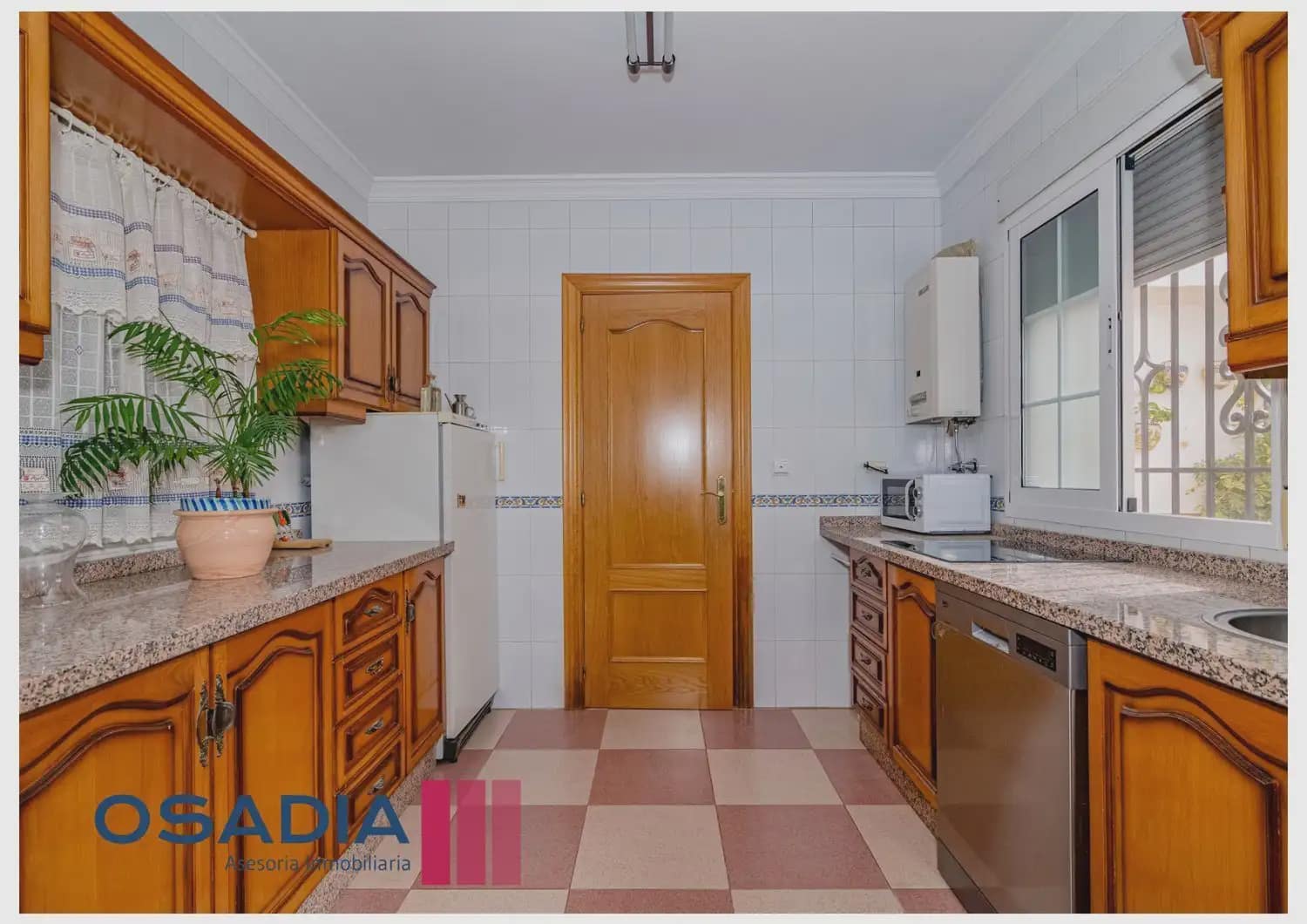4 bedroom Villa for sale in Fuente Vaqueros with pool garage - € 590,000 (Ref: 10100650)