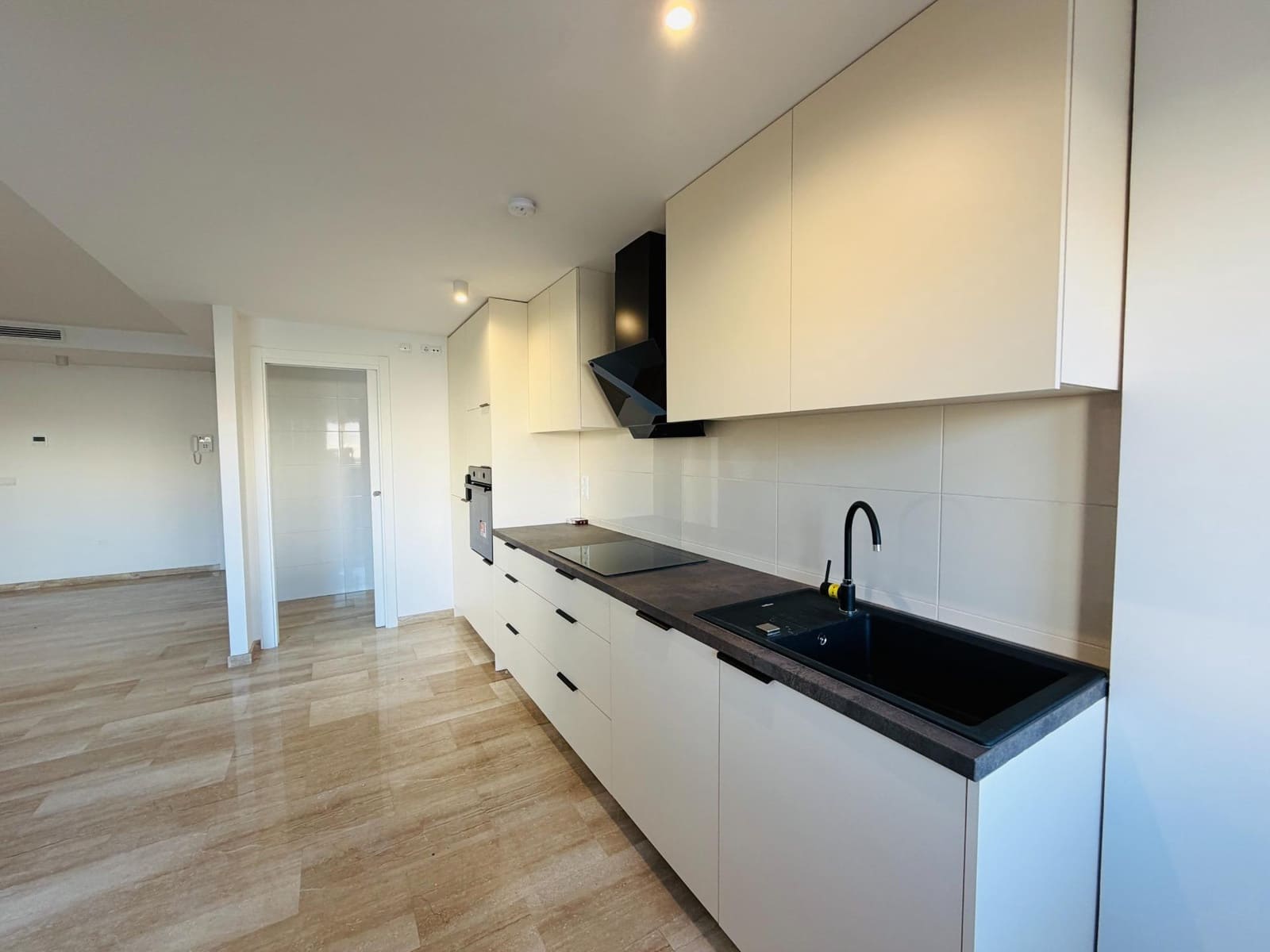 3 slaapkamer Flat te koop in La Font d'En Carros met garage - € 175.000 (Ref: 10100502)