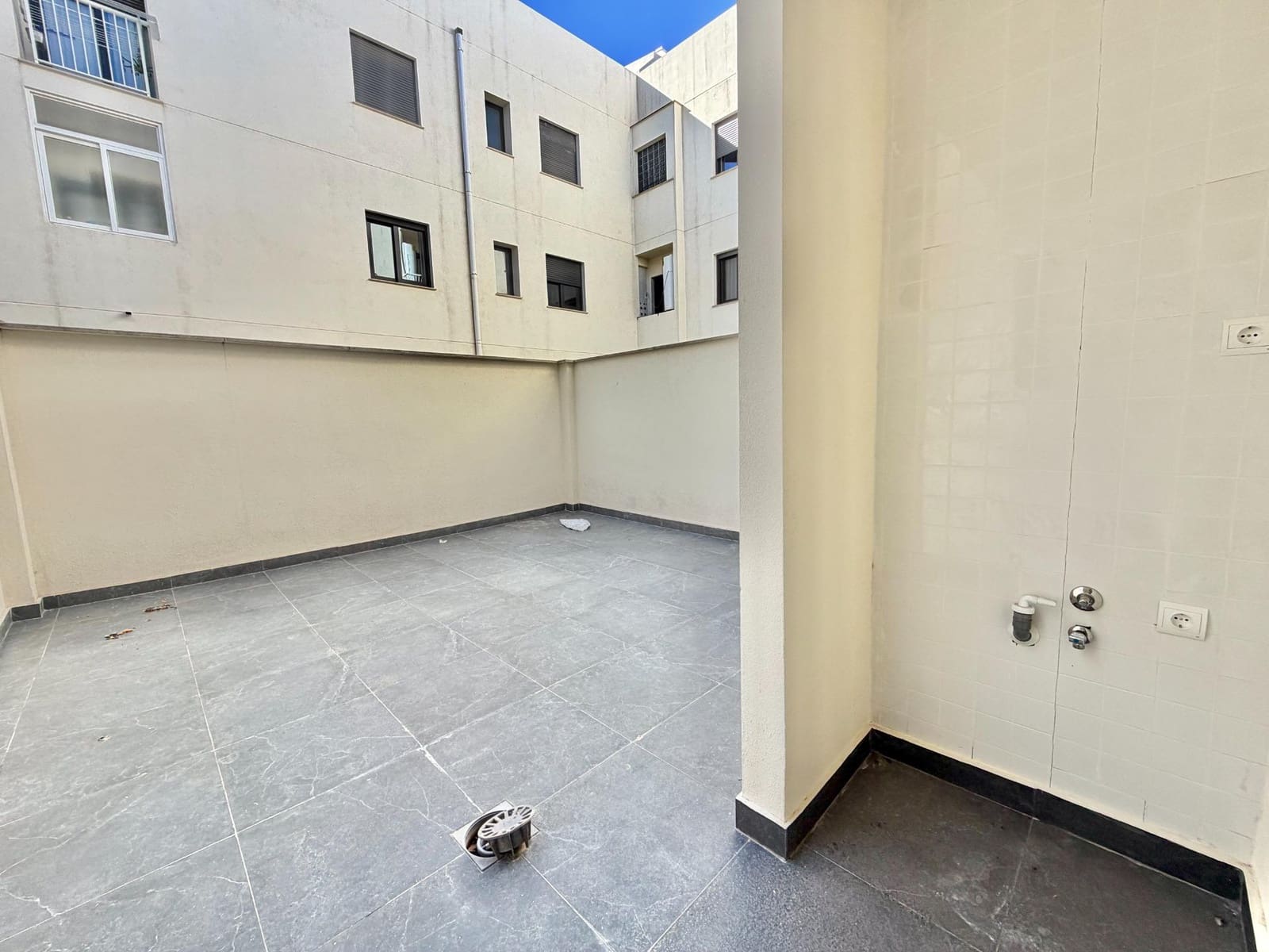 3 slaapkamer Flat te koop in La Font d'En Carros met garage - € 175.000 (Ref: 10100502)