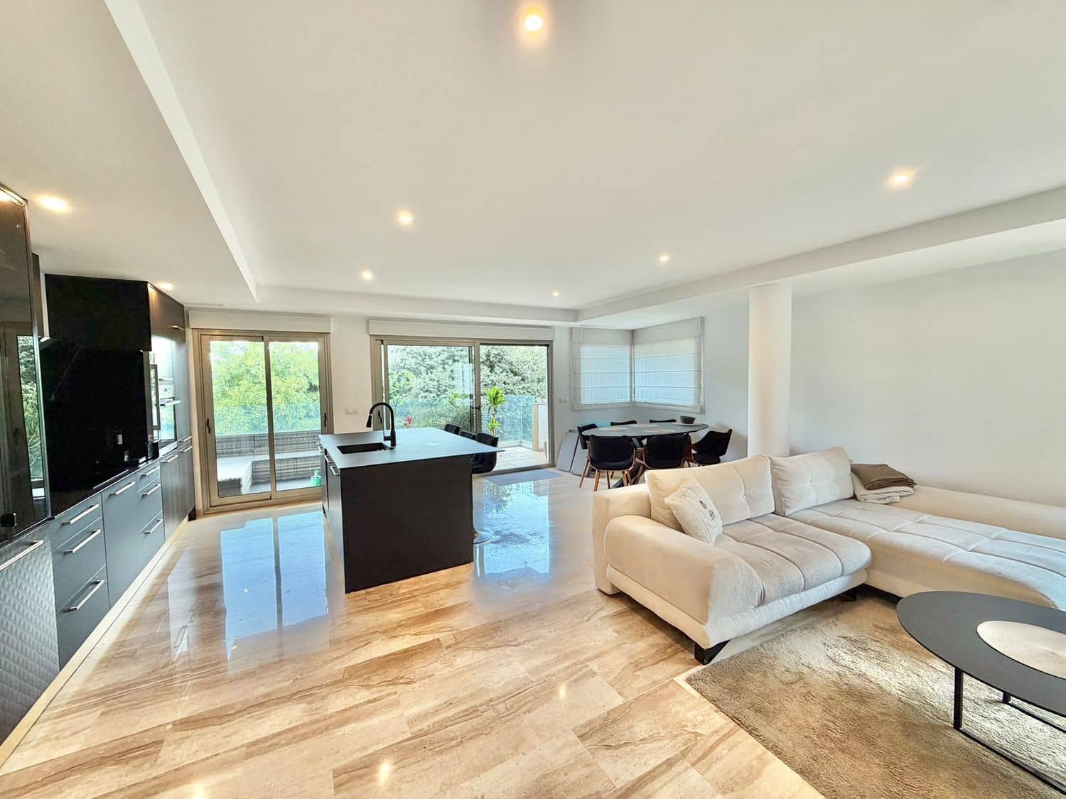 3 slaapkamer Flat te koop in La Font d'En Carros met garage - € 249.999 (Ref: 10100504)