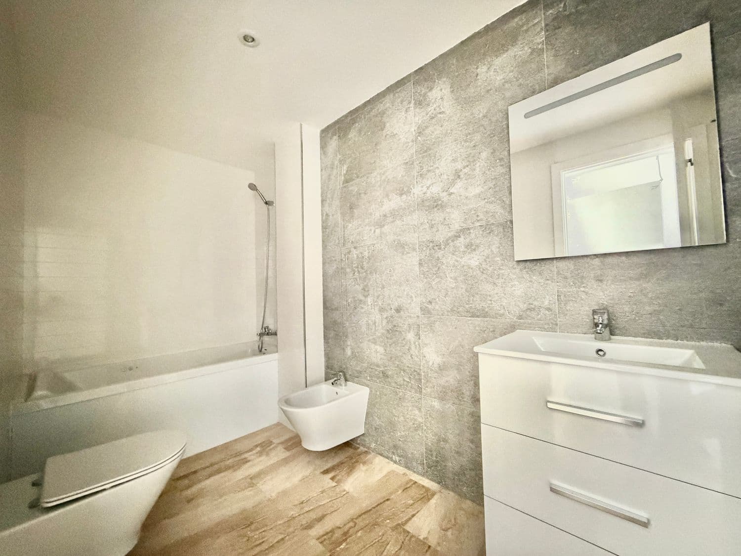 2 slaapkamer Flat te koop in La Font d'En Carros met garage - € 179.000 (Ref: 10100505)