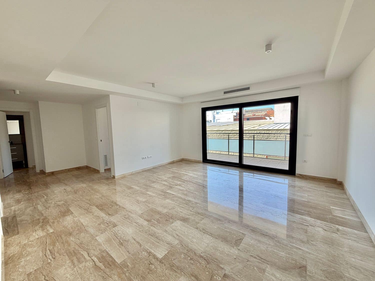 2 slaapkamer Flat te koop in La Font d'En Carros met garage - € 179.000 (Ref: 10100505)