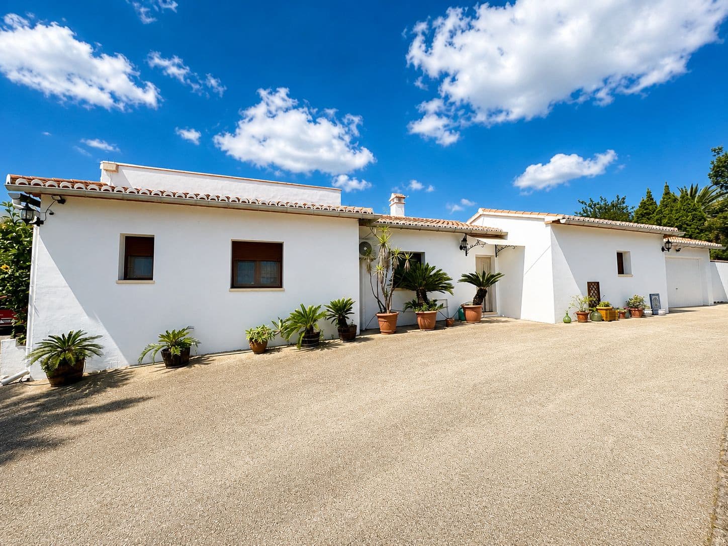 5 bedroom Villa for sale in Pedreguer with pool garage - € 1,150,000 (Ref: 10132813)