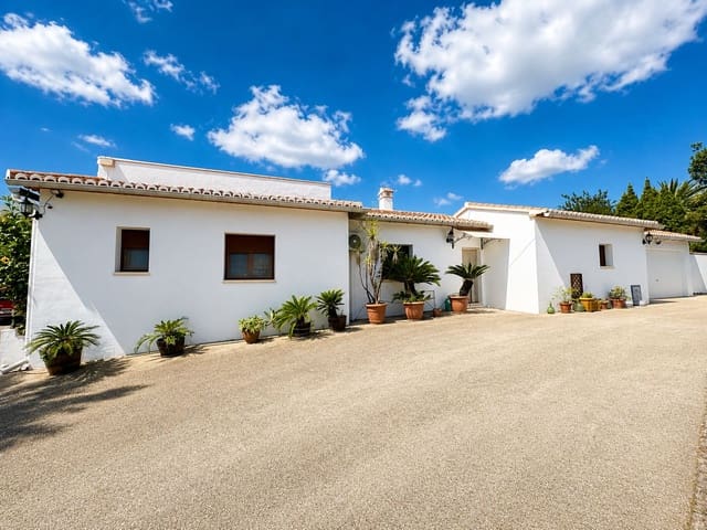 5 bedroom Villa for sale in Pedreguer with pool garage - € 1,150,000 (Ref: 10132813)
