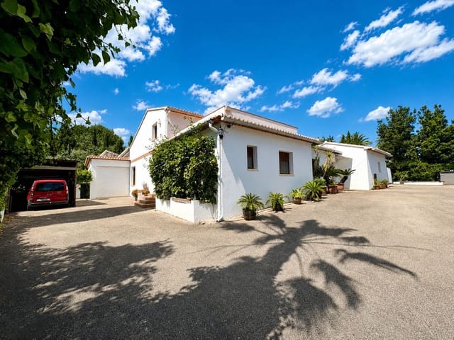 5 bedroom Villa for sale in Pedreguer with pool garage - € 1,150,000 (Ref: 10132813)