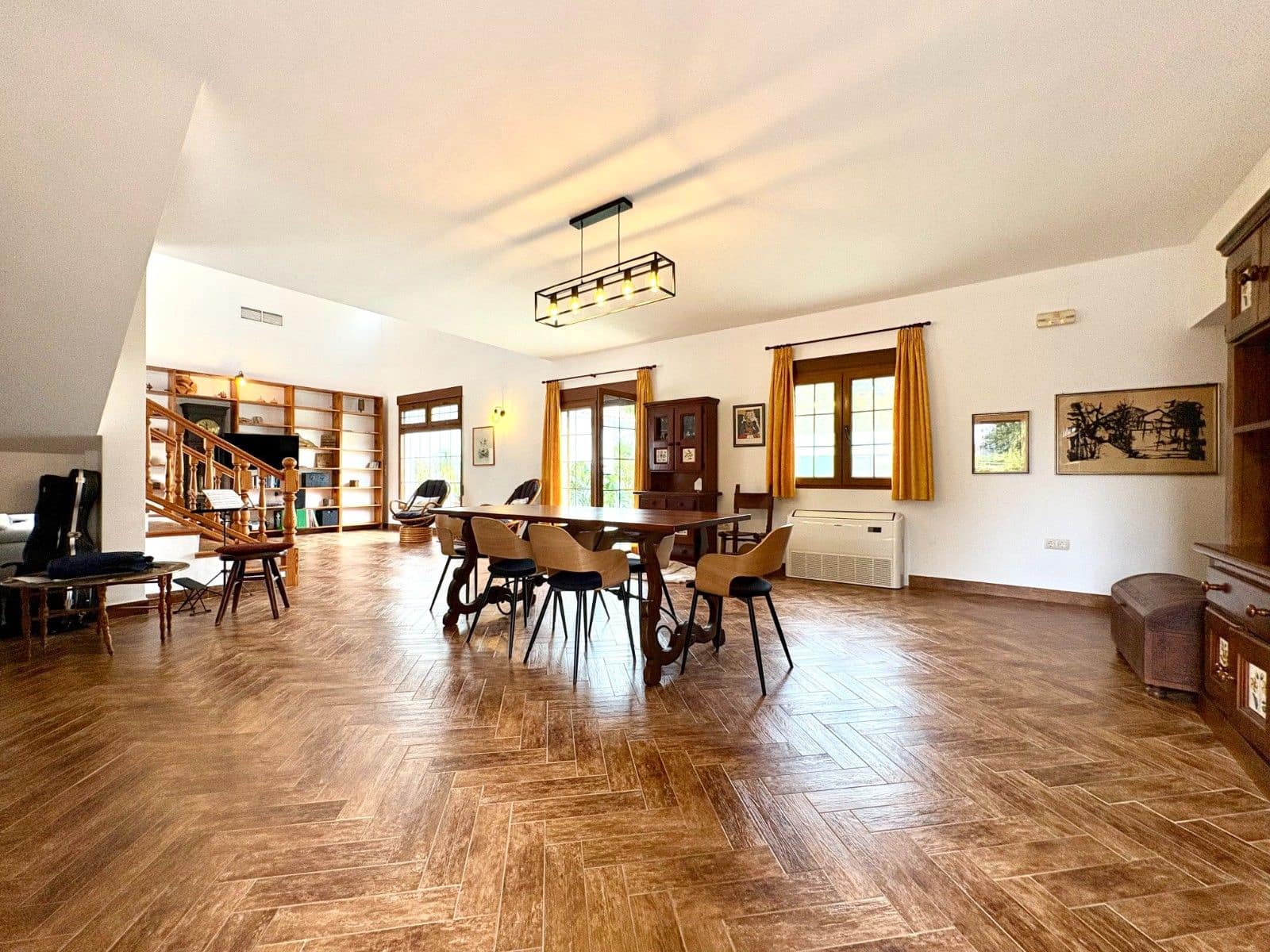 5 bedroom Villa for sale in Pedreguer with pool garage - € 1,150,000 (Ref: 10132813)