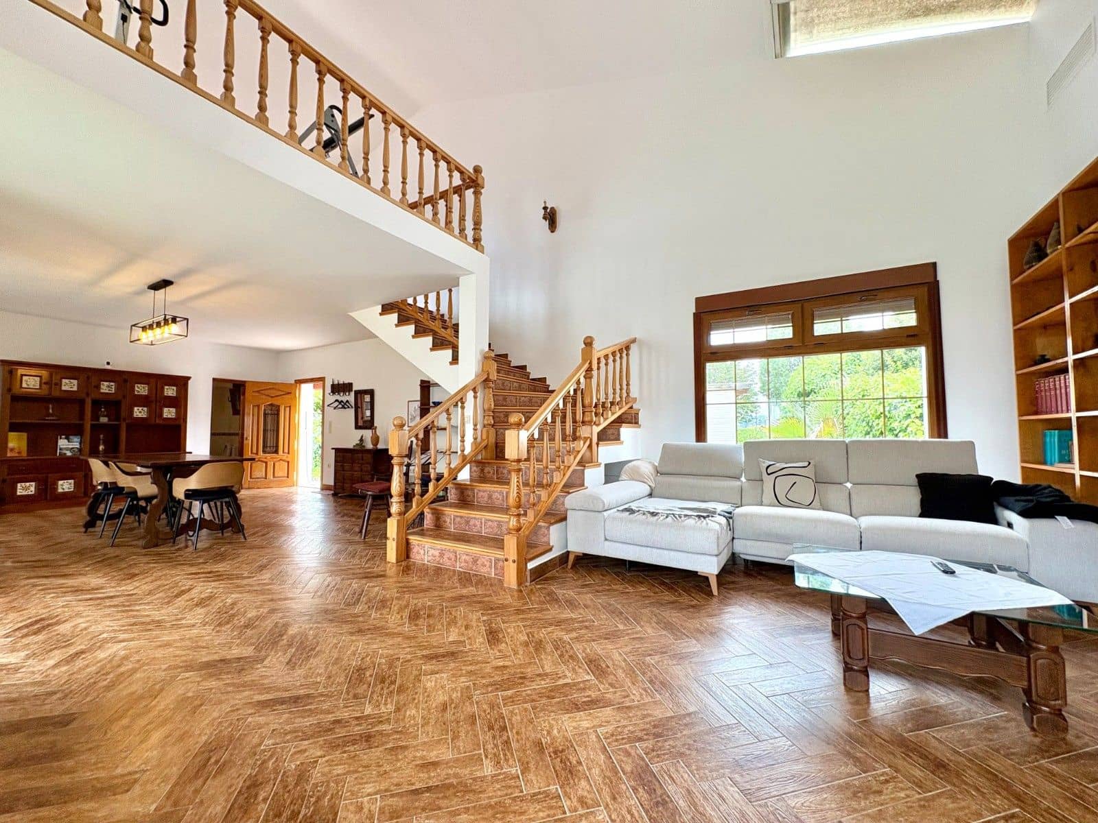 5 bedroom Villa for sale in Pedreguer with pool garage - € 1,150,000 (Ref: 10132813)