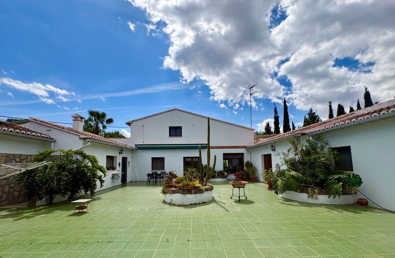 5 bedroom Villa for sale in Pedreguer with pool garage - € 1,150,000 (Ref: 10132813)