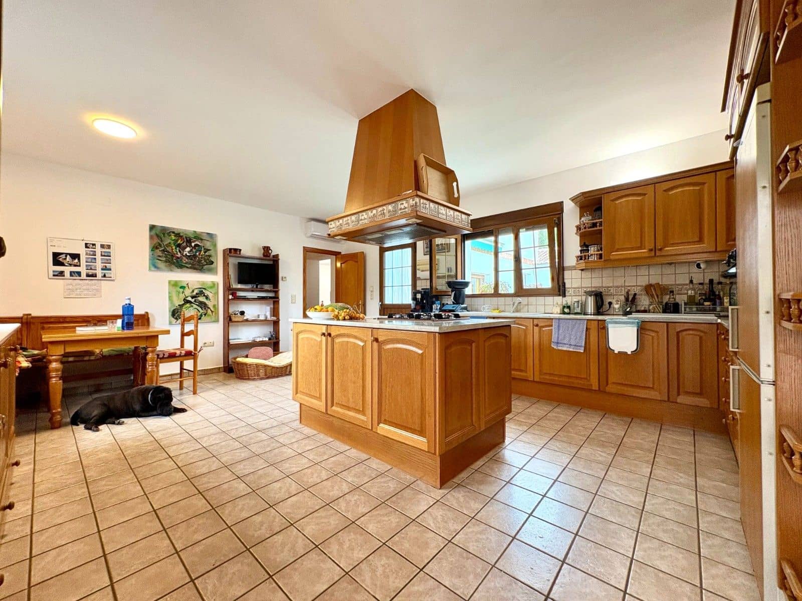 5 bedroom Villa for sale in Pedreguer with pool garage - € 1,150,000 (Ref: 10132813)