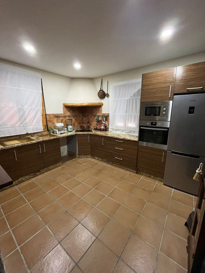 7 soverom Villa til salgs i Benissa med svømmebasseng garasje - € 970 000 (Ref: 10132817)