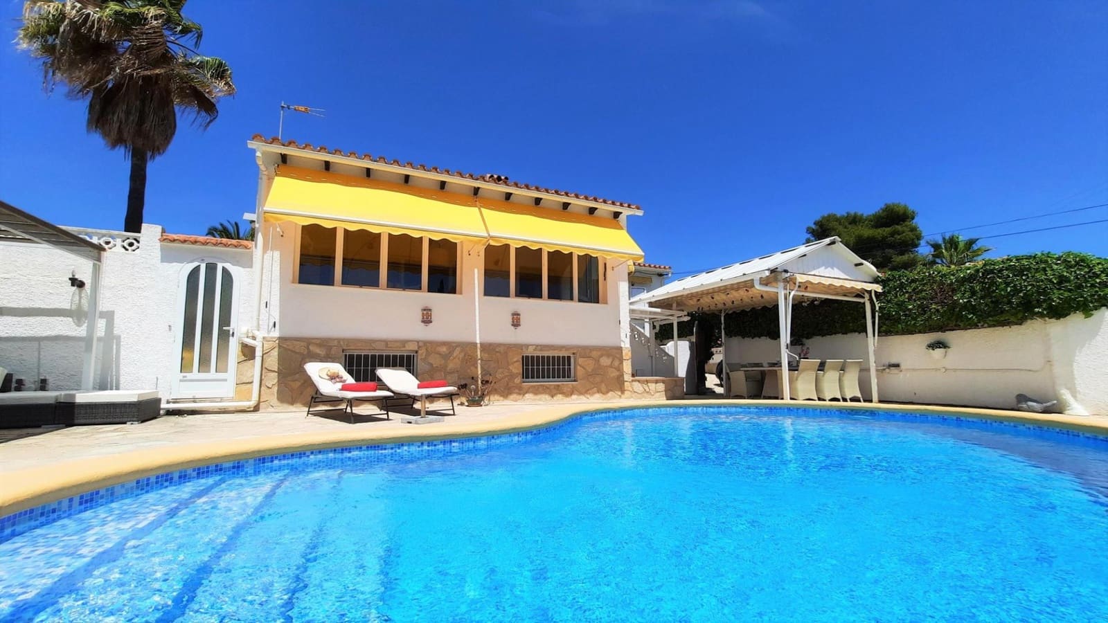 Chalet de 3 habitaciones en Moraira en venta con piscina garaje - 895.000 € (Ref: 10136264)