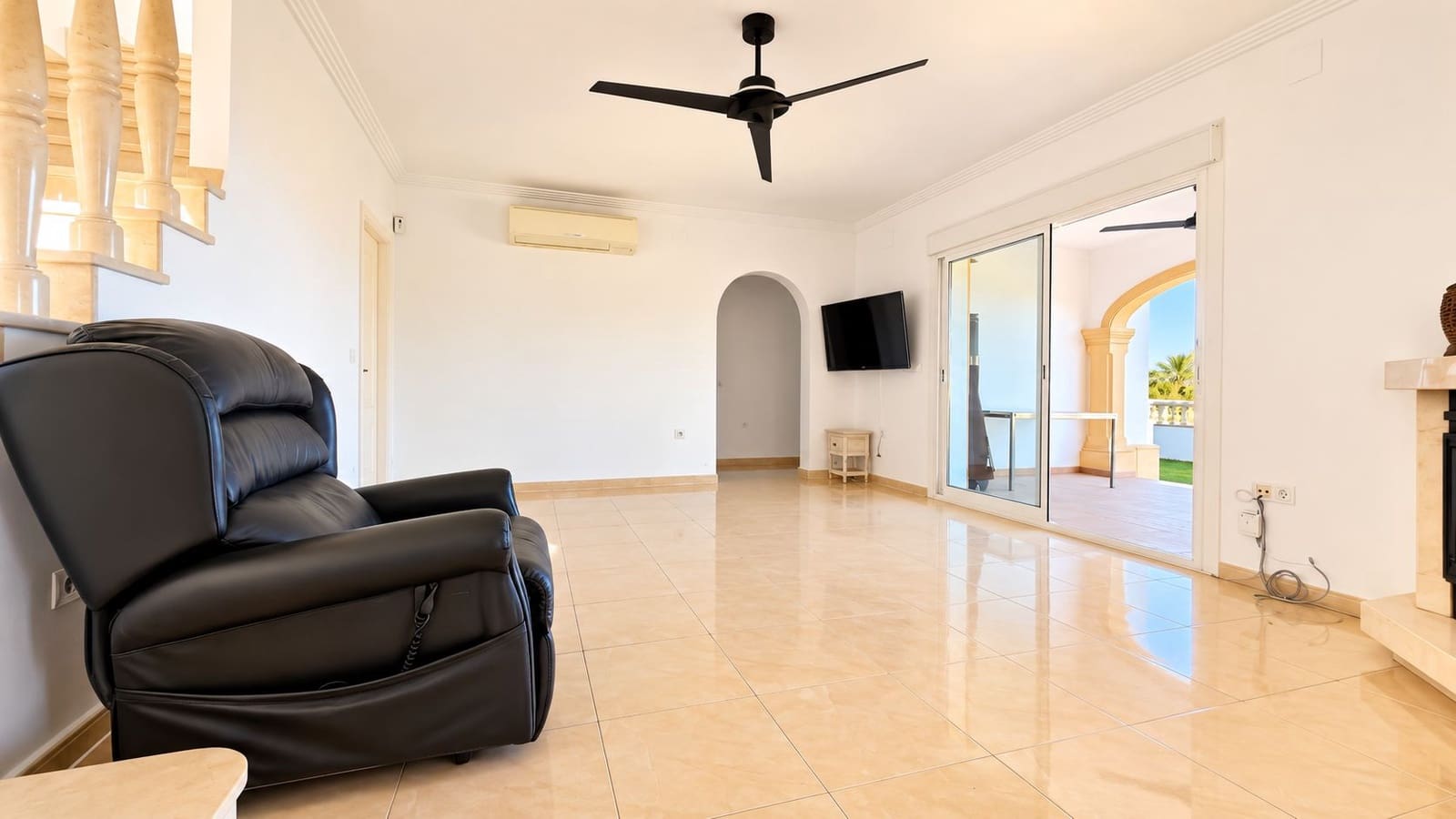4 bedroom Villa for sale in Beniarbeig with pool garage - € 799,000 (Ref: 10163160)