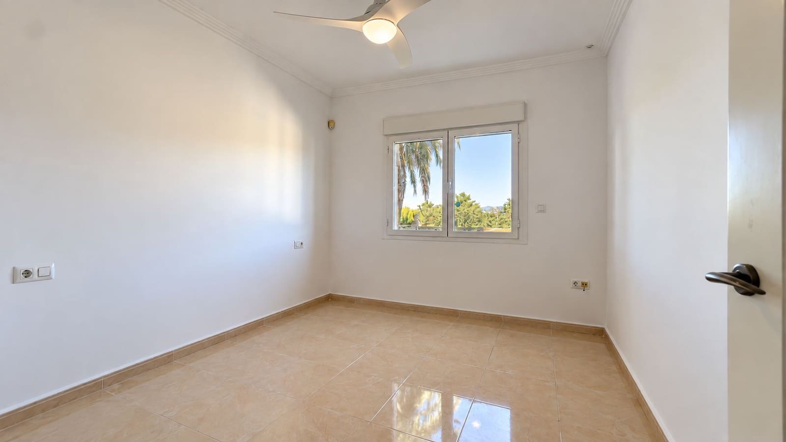 4 bedroom Villa for sale in Beniarbeig with pool garage - € 799,000 (Ref: 10163160)