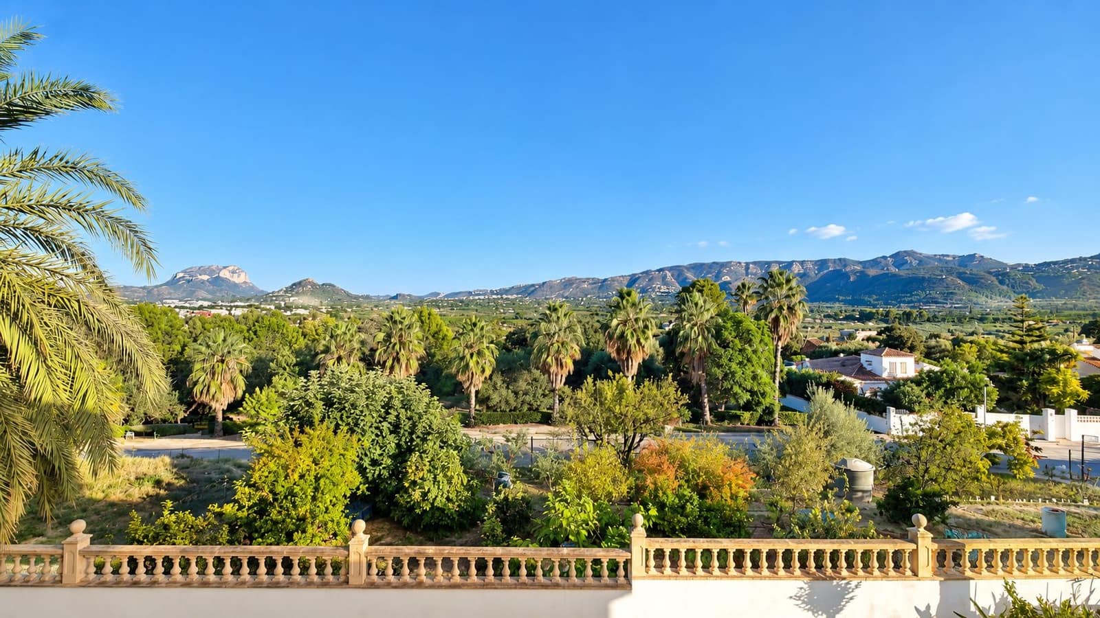 4 bedroom Villa for sale in Beniarbeig with pool garage - € 799,000 (Ref: 10163160)