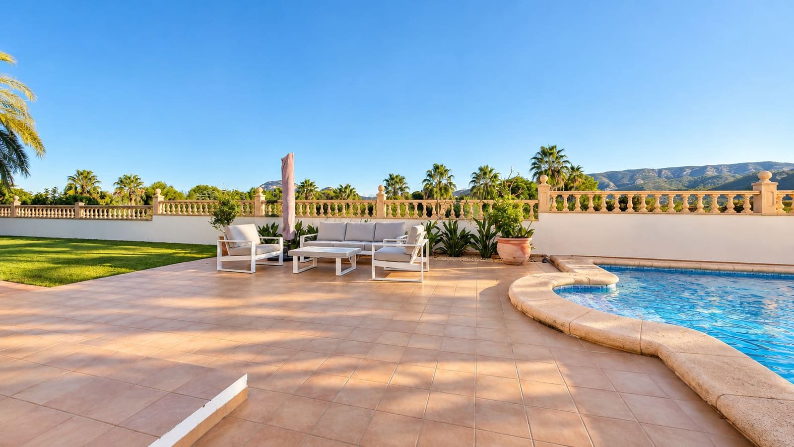 4 bedroom Villa for sale in Beniarbeig with pool garage - € 799,000 (Ref: 10163160)