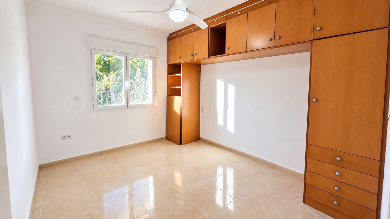 4 bedroom Villa for sale in Beniarbeig with pool garage - € 799,000 (Ref: 10163160)