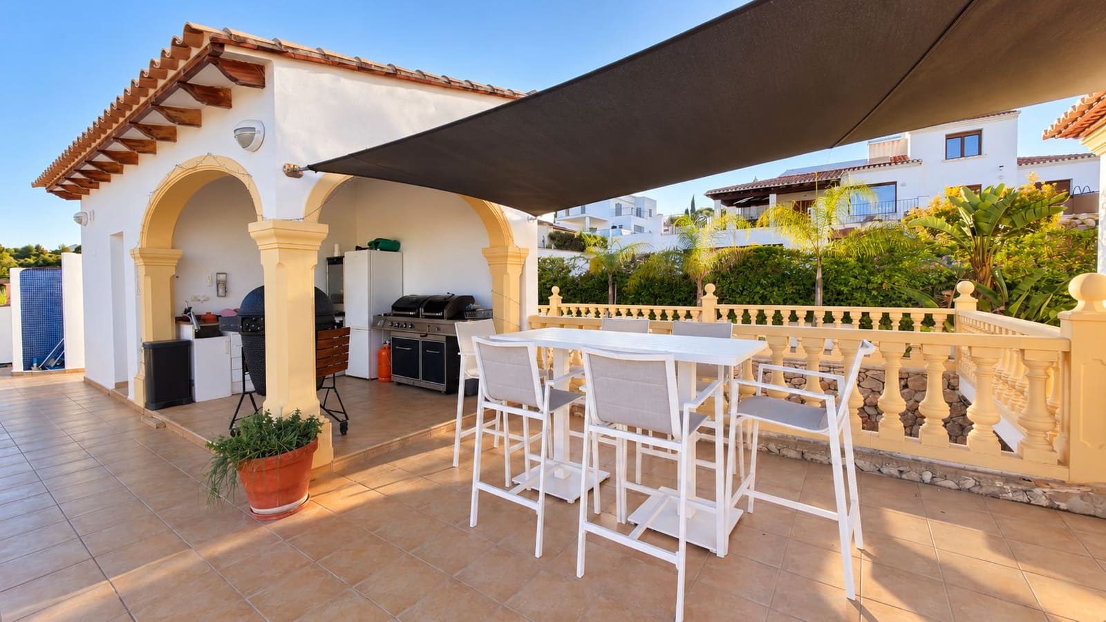 4 bedroom Villa for sale in Beniarbeig with pool garage - € 799,000 (Ref: 10163160)