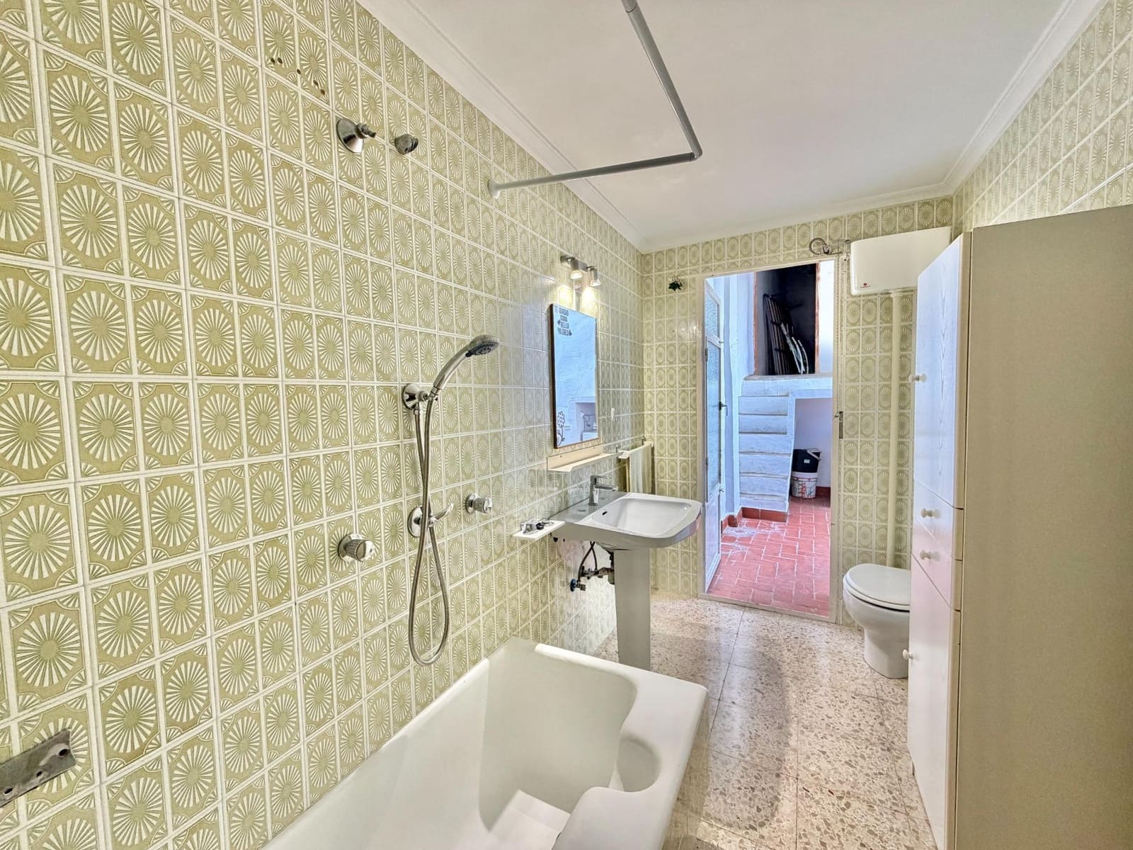 4 bedroom Townhouse for sale in L'Orxa / Lorcha - € 150,000 (Ref: 10163161)