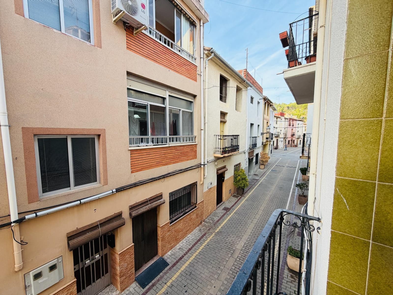 4 bedroom Townhouse for sale in L'Orxa / Lorcha - € 150,000 (Ref: 10163161)
