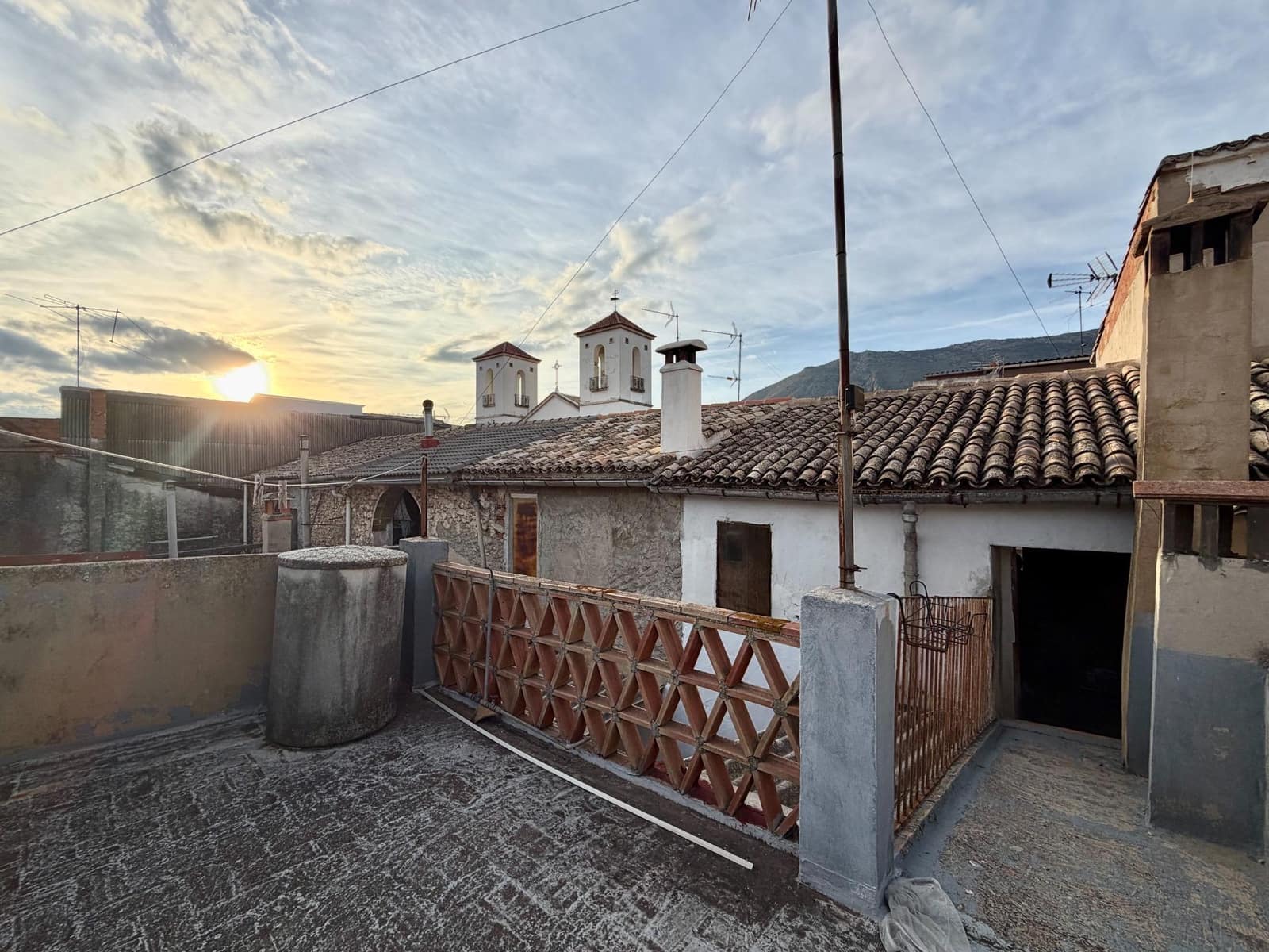 4 bedroom Townhouse for sale in L'Orxa / Lorcha - € 150,000 (Ref: 10163161)