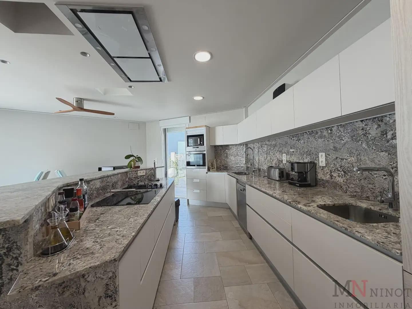 3 slaapkamer Villa te huur in Oropesa  met garage - € 3.500 (Ref: 10081665)