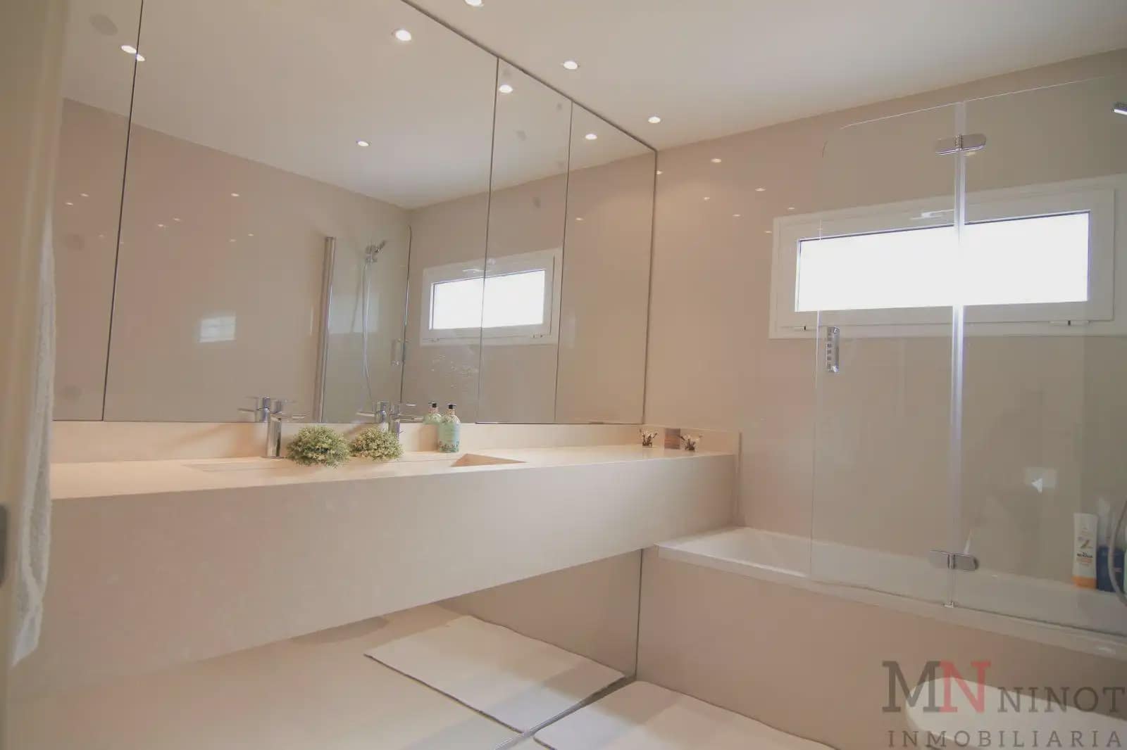 5 slaapkamer Villa te huur in Benicassim met garage - € 3.300 (Ref: 10081667)
