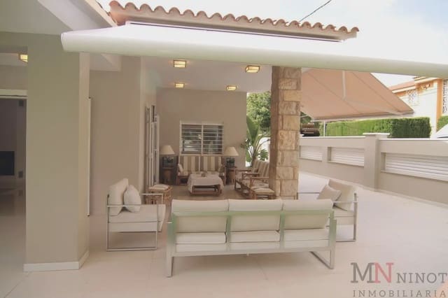 5 slaapkamer Villa te huur in Benicàssim met garage - € 3.300 (Ref: 10081667)