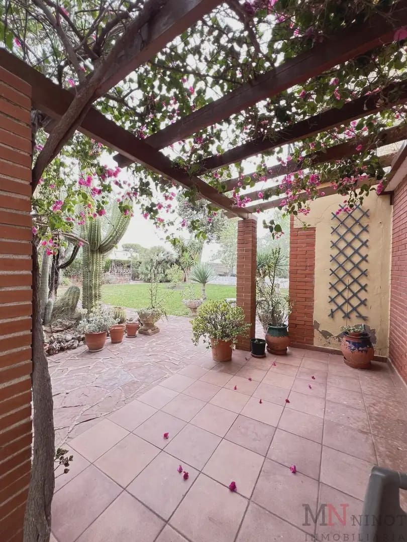 7 bedroom Villa for sale in Benicassim with pool garage - € 419,500 (Ref: 10081668)
