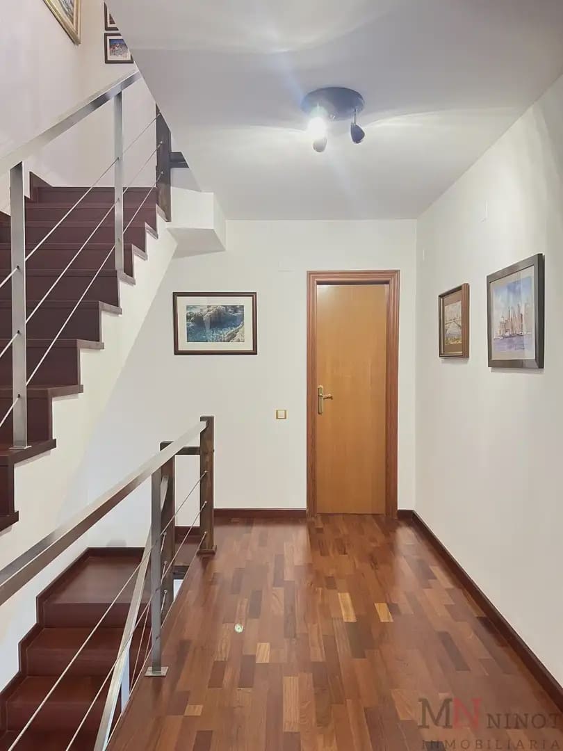 4 slaapkamer Halfvrijstaande villa te koop in Oropesa  - € 650.000 (Ref: 10081677)