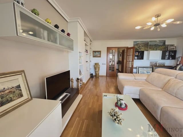 4 slaapkamer Halfvrijstaande villa te koop in Oropesa  - € 650.000 (Ref: 10081677)
