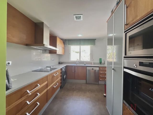 4 slaapkamer Halfvrijstaande villa te koop in Oropesa  - € 650.000 (Ref: 10081677)