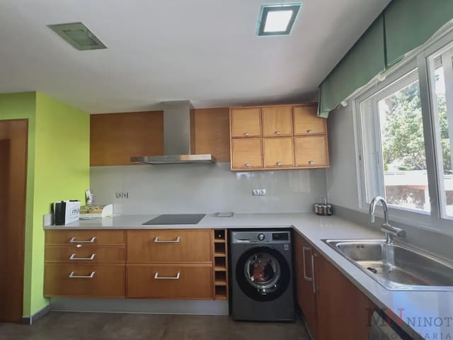 4 slaapkamer Halfvrijstaande villa te koop in Oropesa  - € 650.000 (Ref: 10081677)