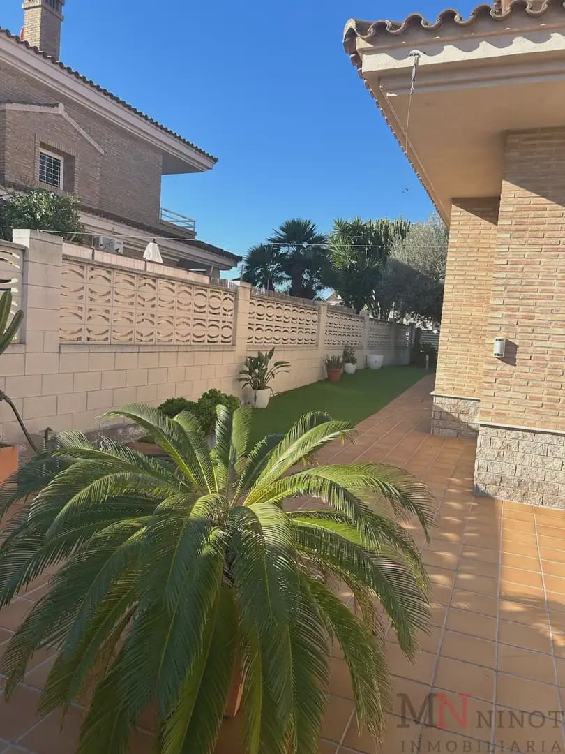 4 soverom Villa til leie i Benicassim med svømmebasseng garasje - € 2 500 (Ref: 10081685)
