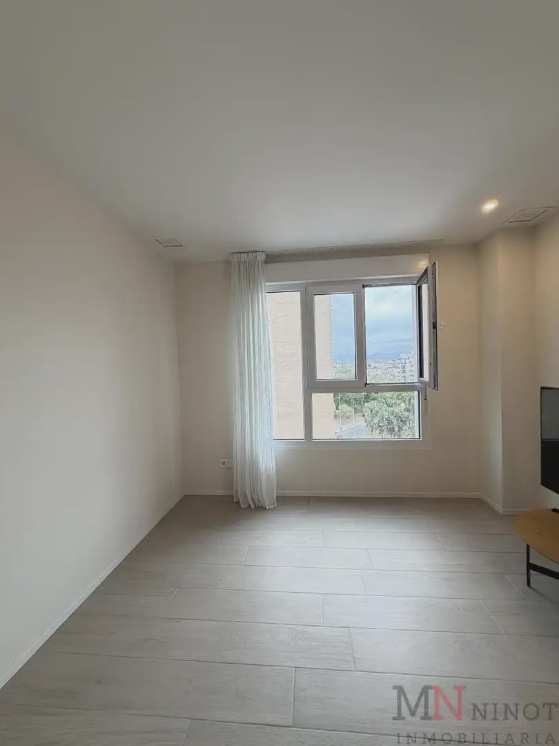 3 soveværelse Lejlighed til leje i Castello de la Plana med swimmingpool garage - € 1.000 (Ref: 10102809)