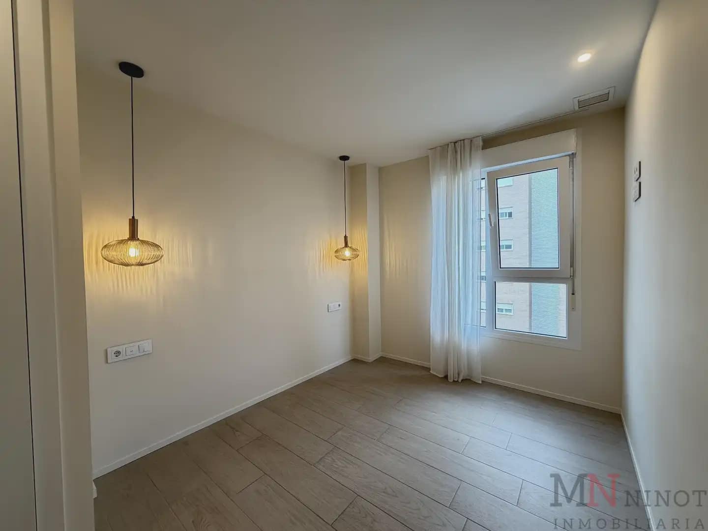 3 soveværelse Lejlighed til leje i Castello de la Plana med swimmingpool garage - € 1.000 (Ref: 10102809)