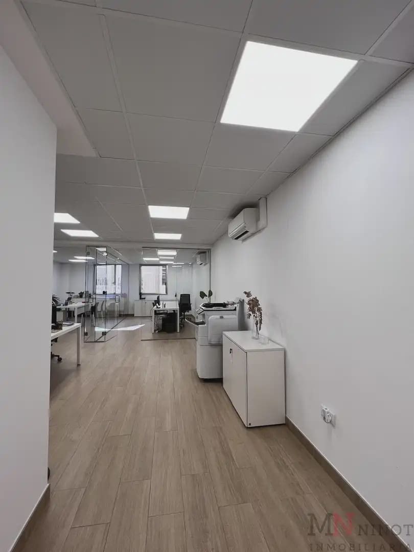 Office for rent in Castello de la Plana - € 350 (Ref: 10117424)