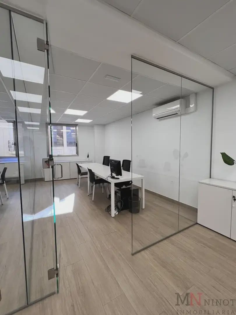 Office for rent in Castello de la Plana - € 350 (Ref: 10117424)