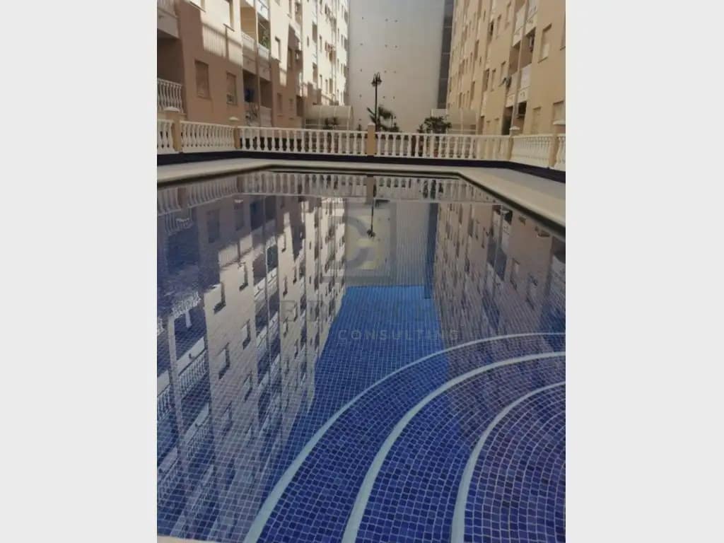 3 sypialnia Mieszkanie do wynajęcia w Torrevieja z basenem - 950 € (Ref: 10081696)