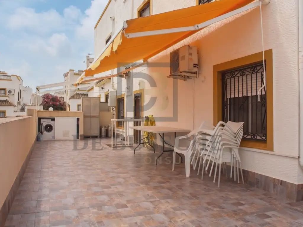 6 soverom Rekkehus til salgs i Orihuela med svømmebasseng garasje - € 280 000 (Ref: 10081714)