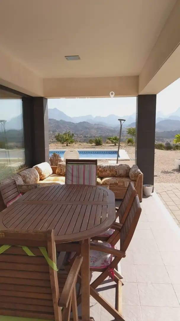 7 Zimmer Villa zu verkaufen in Relleu mit Pool Garage - 765.000 € (Ref: 10081614)