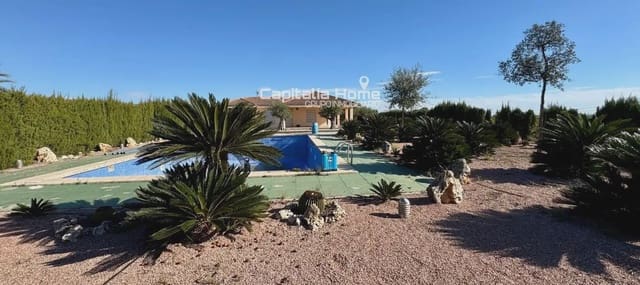 Chalet de 3 habitaciones en Orihuela ciudad, Orihuela en venta con piscina garaje - 450.000 € (Ref: 10081621)