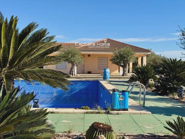 Chalet de 3 habitaciones en Orihuela ciudad, Orihuela en venta con piscina garaje - 450.000 € (Ref: 10081621)